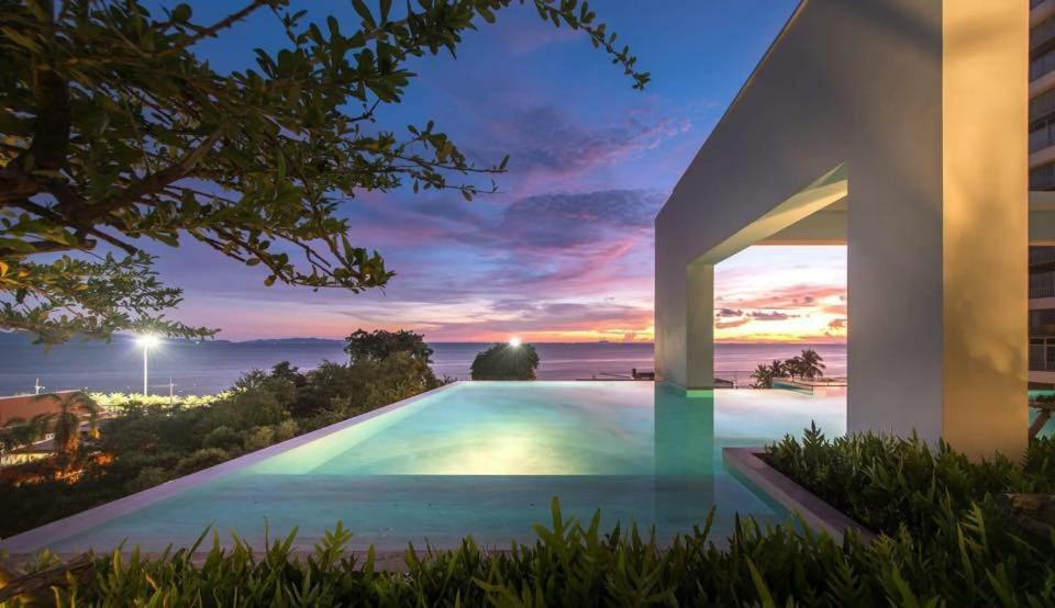 Aeras - The Ultimate Beachfront Experience Jomtien Beach Εξωτερικό φωτογραφία