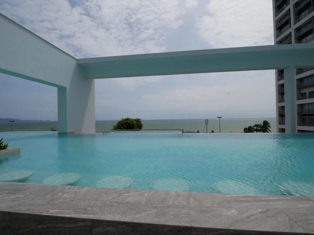 Aeras - The Ultimate Beachfront Experience Jomtien Beach Εξωτερικό φωτογραφία