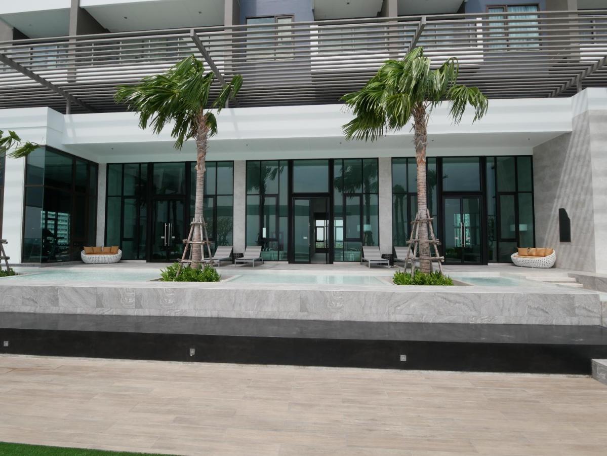 Aeras - The Ultimate Beachfront Experience Jomtien Beach Εξωτερικό φωτογραφία